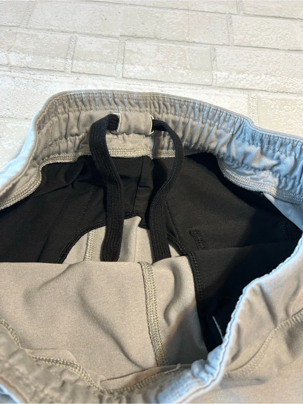 lululemon athletica Men's Light Gray Athletic Shorts Size Large